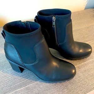 Size 7 UGG Amathea waterproof boots